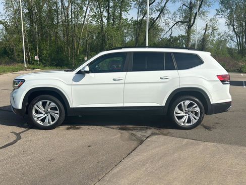 Used 2023 Volkswagen Atlas SE AWD/4WD image 2