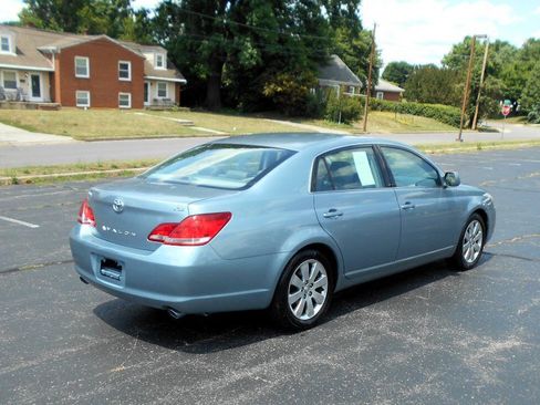 Used 2006 Toyota Avalon XLS FWD image 6