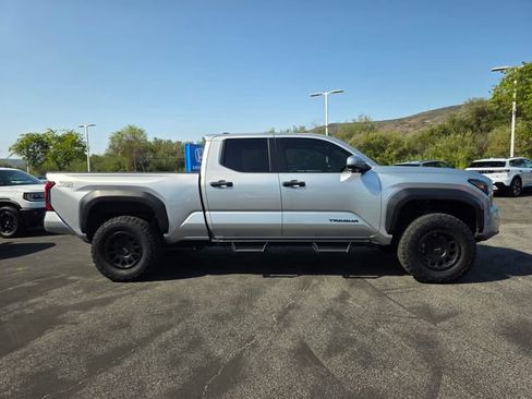 Used 2024 Toyota Tacoma TRD Off-Road w/ TRD Off Road Premium Package AWD/4WD image 6
