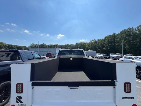Used 2022 Ford F250 XL w/ Power Equipment Group AWD/4WD image 7