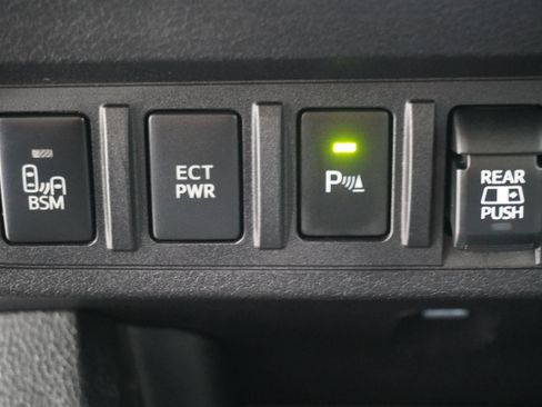 Used 2020 Toyota Tacoma TRD Off-Road w/ Advanced Technology Package AWD/4WD image 21