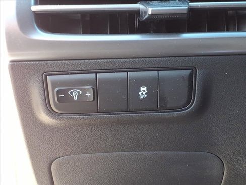 Certified 2025 Hyundai Tucson SE image 13