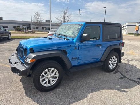 Used 2023 Jeep Wrangler Sport S image 3
