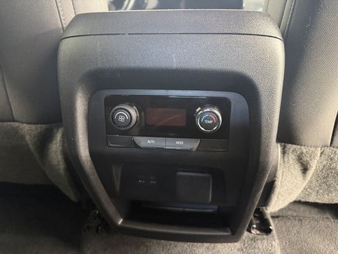 Used 2024 Chevrolet Traverse LT AWD/4WD image 14