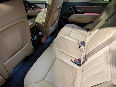 Used 2024 Land Rover Range Rover Sport SE image 19