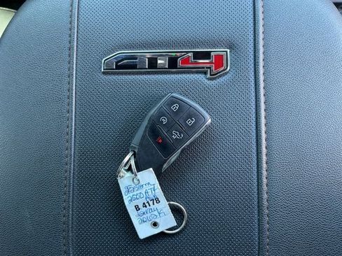 Used 2025 GMC Sierra 2500 AT4 w/ AT4 Premium Plus Package AWD/4WD image 33