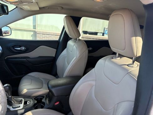 Used 2015 Jeep Cherokee Limited image 11