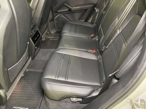 Certified 2025 Porsche Cayenne GTS AWD/4WD image 19
