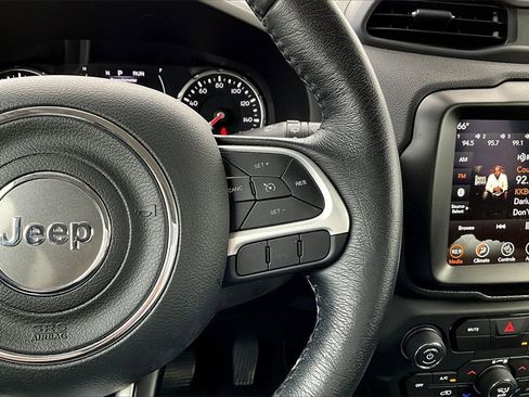 Used 2023 Jeep Renegade Latitude w/ Premium Group image 19