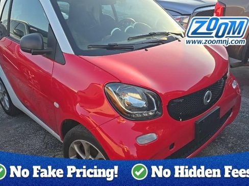 Used 2017 smart fortwo pure RWD image 1