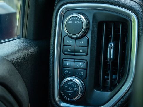 Used 2023 GMC Sierra 2500 AT4 w/ AT4 Premium Plus Package AWD/4WD image 27