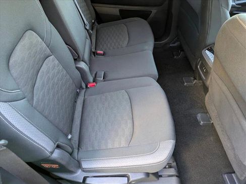 Used 2024 Nissan Pathfinder SV image 19