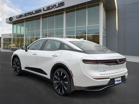 Used 2023 Toyota Crown Platinum image 5