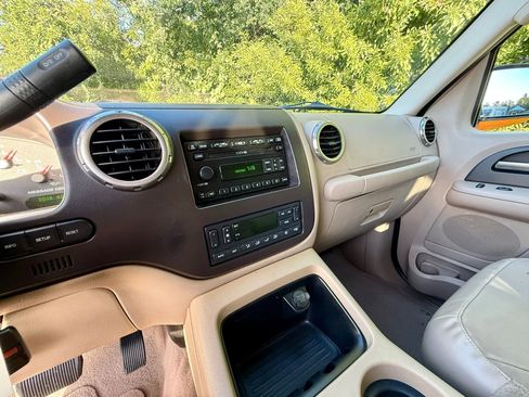 Used 2004 Ford Expedition Eddie Bauer image 28