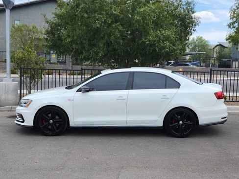 Used 2017 Volkswagen Jetta GLI FWD image 5