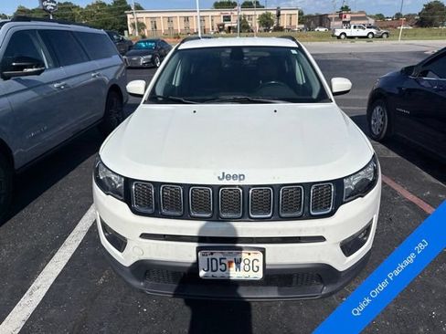 Used 2018 Jeep Compass Latitude FWD image 2