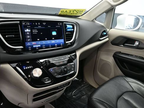 Used 2022 Chrysler Pacifica Touring-L FWD image 20