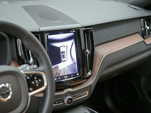 Certified 2025 Volvo XC60 T8 Ultra w/ Protection Package Premier image 15