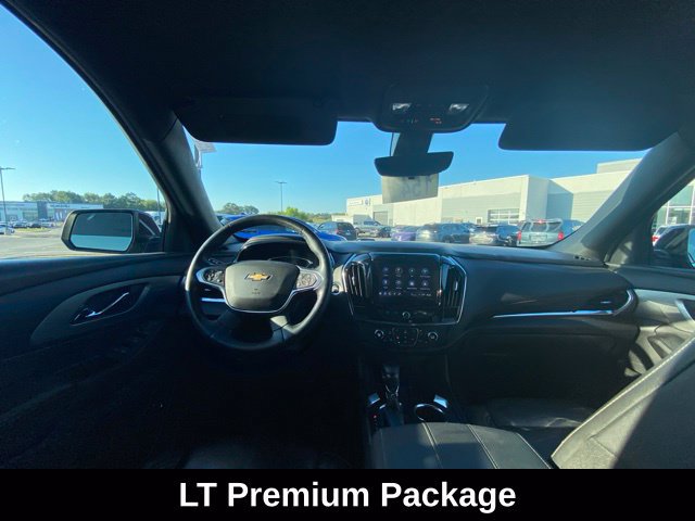 Used 2022 Chevrolet Traverse LT w/ LT Premium Package AWD/4WD image 7