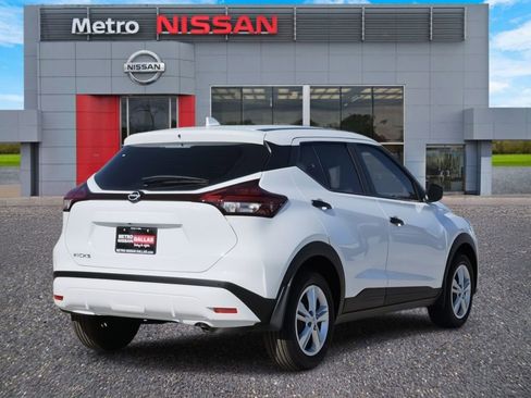 New 2025 Nissan Kicks Play S image 3