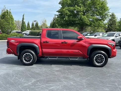 Used 2024 Toyota Tacoma TRD Off-Road image 3