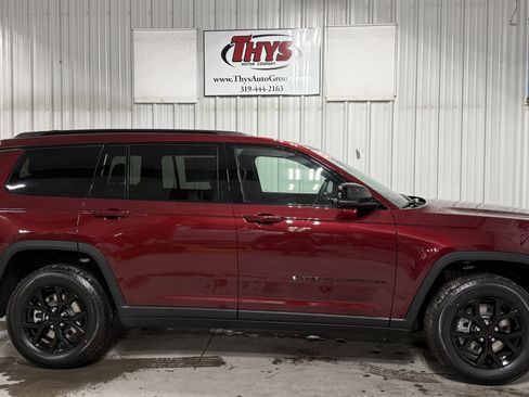 New 2025 Jeep Grand Cherokee L Laredo image 2