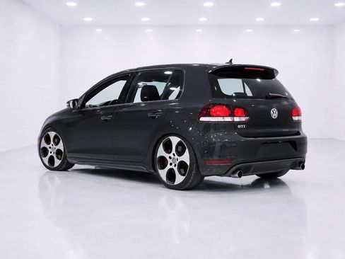 Used 2011 Volkswagen Golf 4-Door FWD image 3