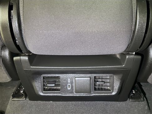 Used 2025 Chevrolet Silverado 1500 LT image 23