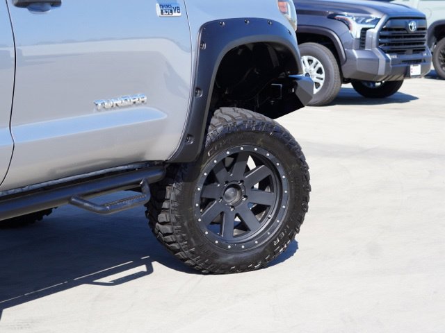 Used 2017 Toyota Tundra SR5 w/ SR5 Upgrade Package AWD/4WD image 8