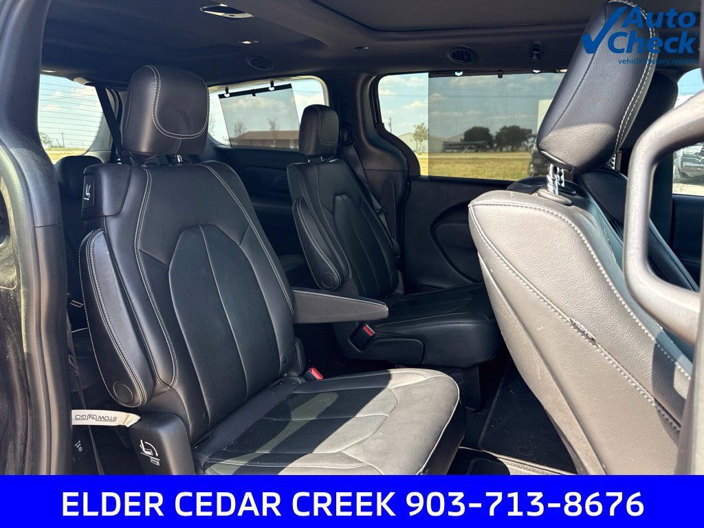 Used 2021 Chrysler Pacifica Touring-L w/ Uconnect Theater Family Group AWD/4WD image 18