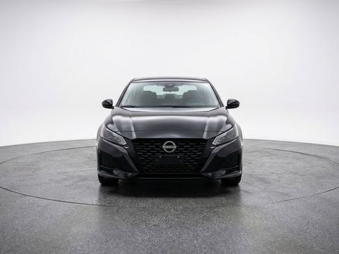 Used 2025 Nissan Altima 2.5 SV image 2