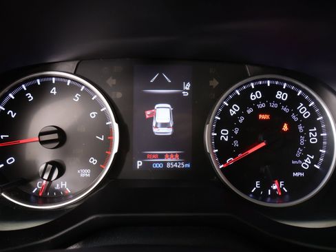 Used 2022 Toyota RAV4 XLE FWD image 4