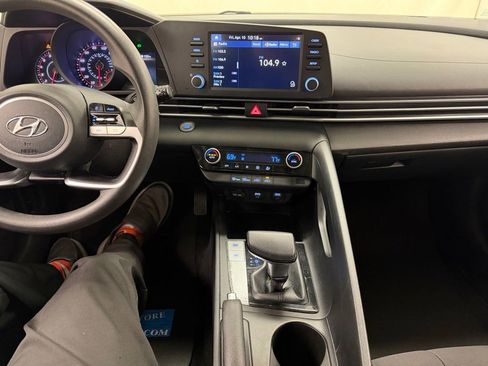 Used 2021 Hyundai Elantra SEL FWD image 25