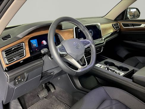 Used 2024 Volkswagen Atlas SE image 15