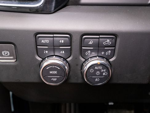 Used 2024 GMC Sierra 3500 Denali w/ Denali Reserve Package AWD/4WD image 34