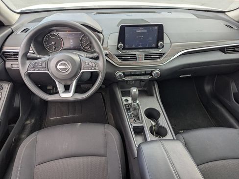Used 2025 Nissan Altima 2.5 SV FWD image 27