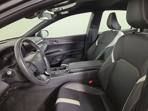 Used 2025 Toyota Camry SE FWD image 12