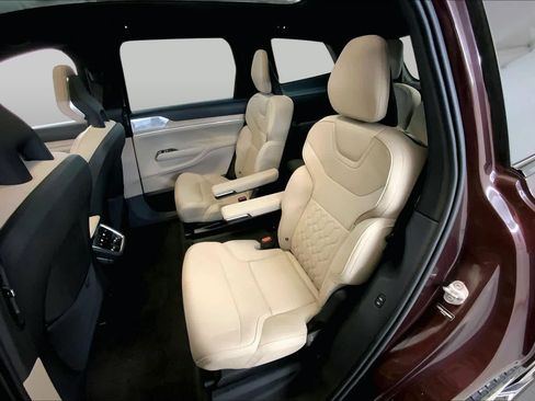 Used 2025 Volvo EX90 Ultra AWD/4WD image 20