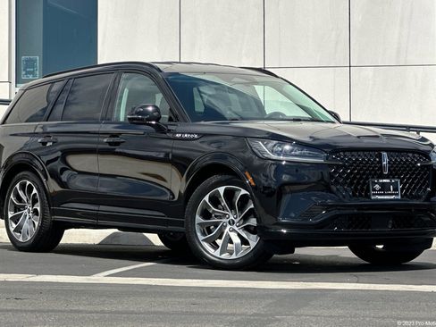 New 2026 Lincoln Aviator 2WD w/ Jet Appearance Package image 1
