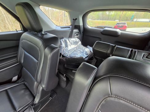 Used 2023 Ford Explorer XLT w/ Equipment Group 202A image 9