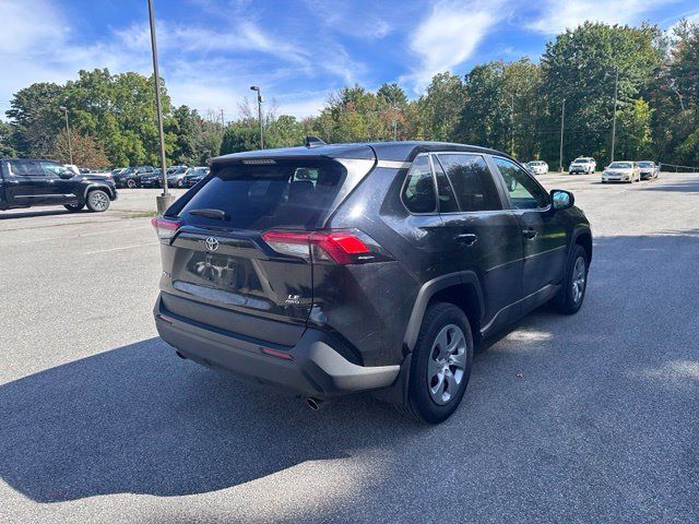 Used 2023 Toyota RAV4 LE AWD/4WD image 3