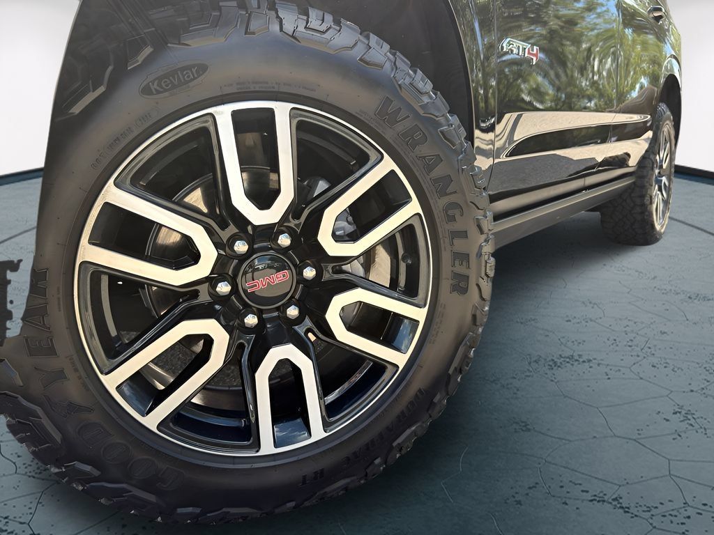 Used 2023 GMC Yukon AT4 w/ Max Trailering Package AWD/4WD image 6