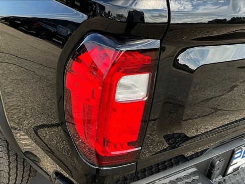 Used 2024 GMC Canyon AT4 w/ Canyon Safety Plus Package AWD/4WD image 25