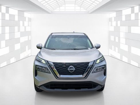 Used 2022 Nissan Rogue SV FWD image 2