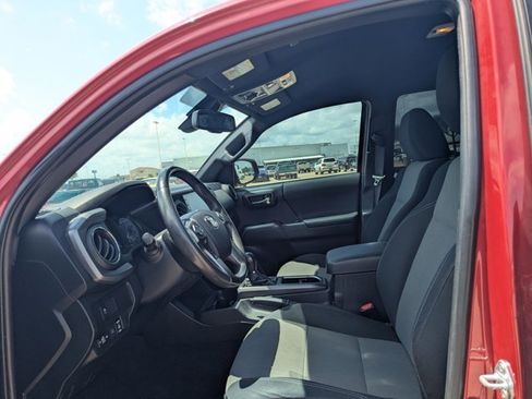 Used 2021 Toyota Tacoma TRD Off-Road w/ Technology Package image 12