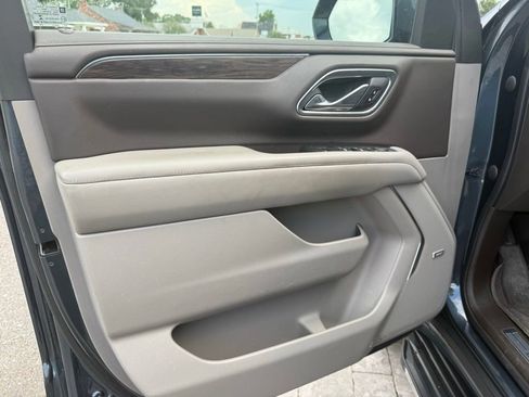 Used 2021 Chevrolet Tahoe LT w/ LT Signature Package RWD image 11