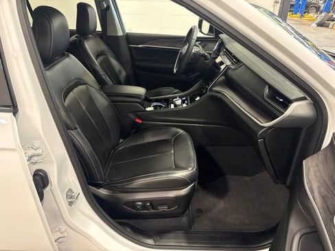 Used 2023 Jeep Grand Cherokee Limited w/ Luxury Tech Group II AWD/4WD image 52