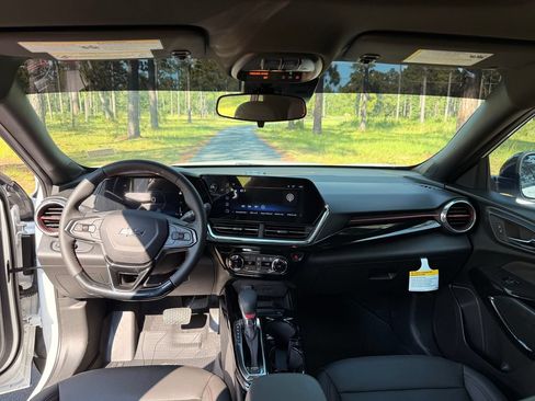 New 2026 Chevrolet Trax RS w/ Sunroof Package FWD image 15