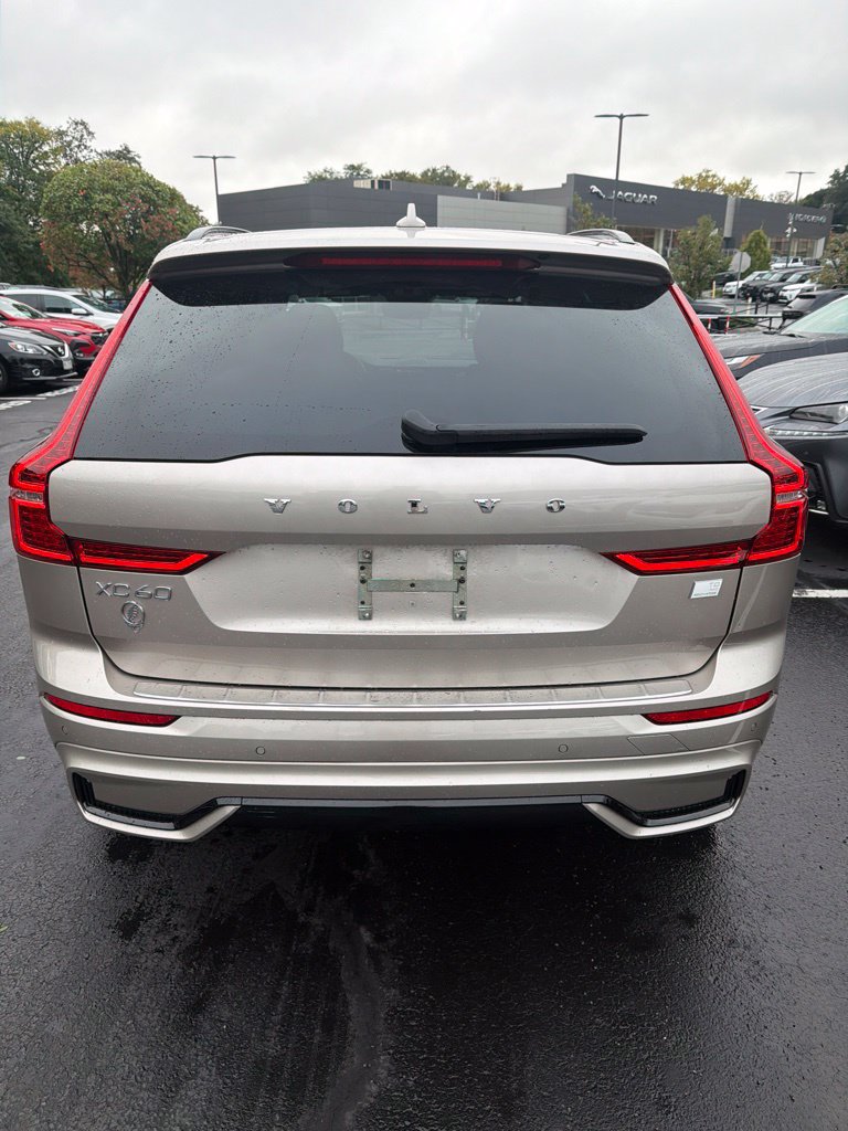 Certified 2024 Volvo XC60 T8 Ultimate w/ Climate Package AWD/4WD image 7