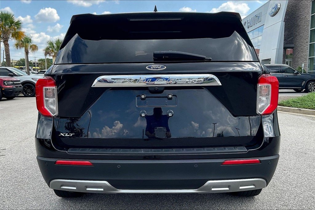 Used 2024 Ford Explorer XLT w/ Equipment Group 202A RWD image 5